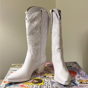 🤍 Jeffrey Campbell “Dagget” Western Boots – White Combo – Size 7.5
